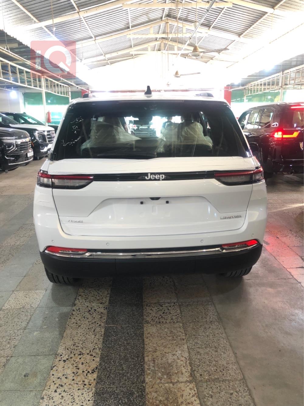 جیپ گراند شیرۆکی